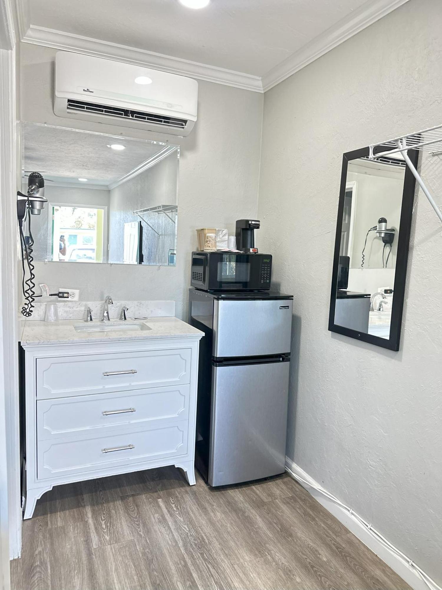 Sunshine Inn & Suites Venice, Florida Venice Gardens Екстериор снимка
