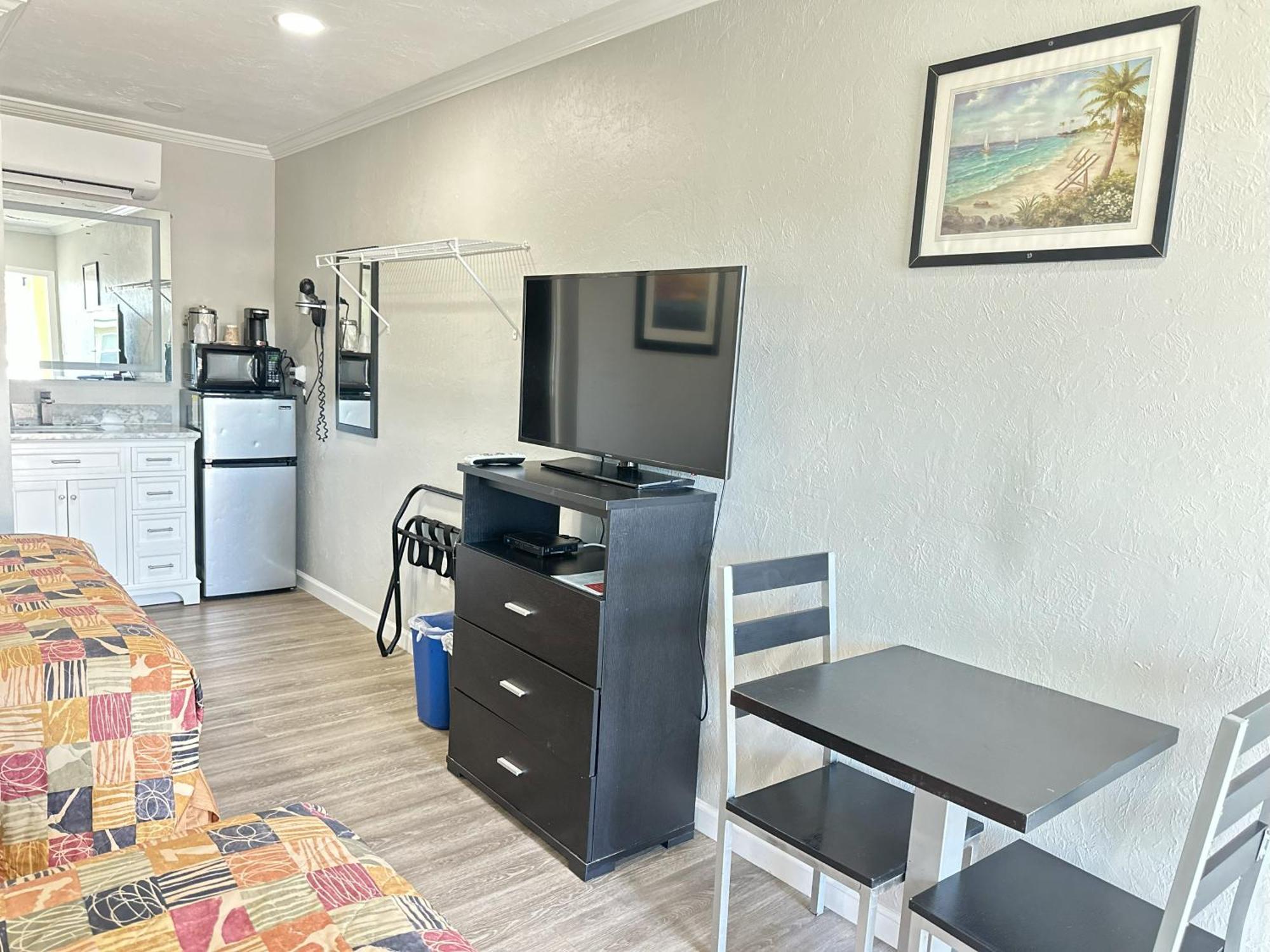 Sunshine Inn & Suites Venice, Florida Venice Gardens Екстериор снимка