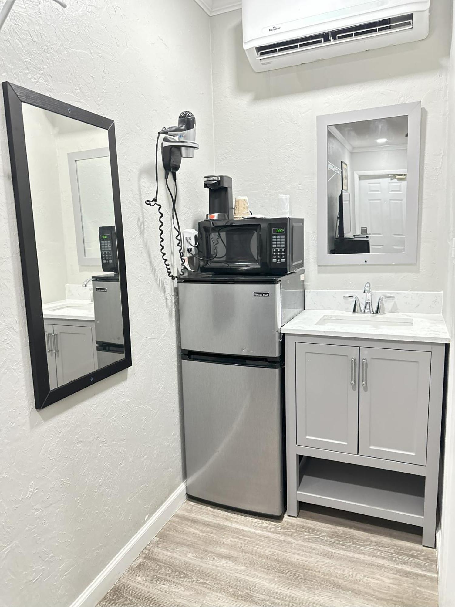 Sunshine Inn & Suites Venice, Florida Venice Gardens Екстериор снимка